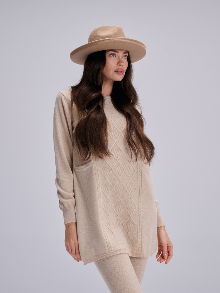 KLEID AUS SCHAFWOLLE
