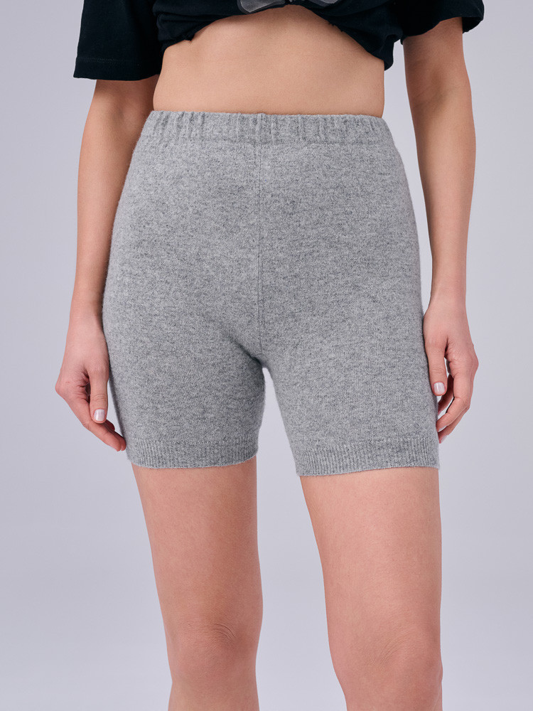 DAMEN-SHORTS AUS SCHAFWOLLE