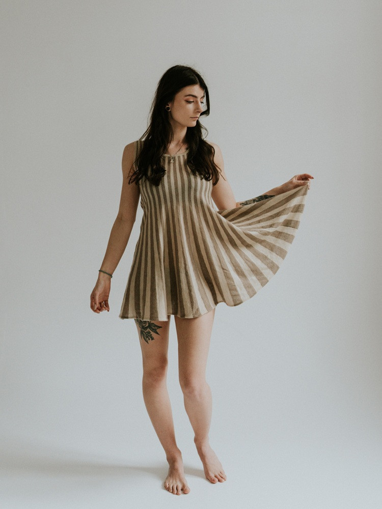 GESTREIFTES KLEID AUS 100%...