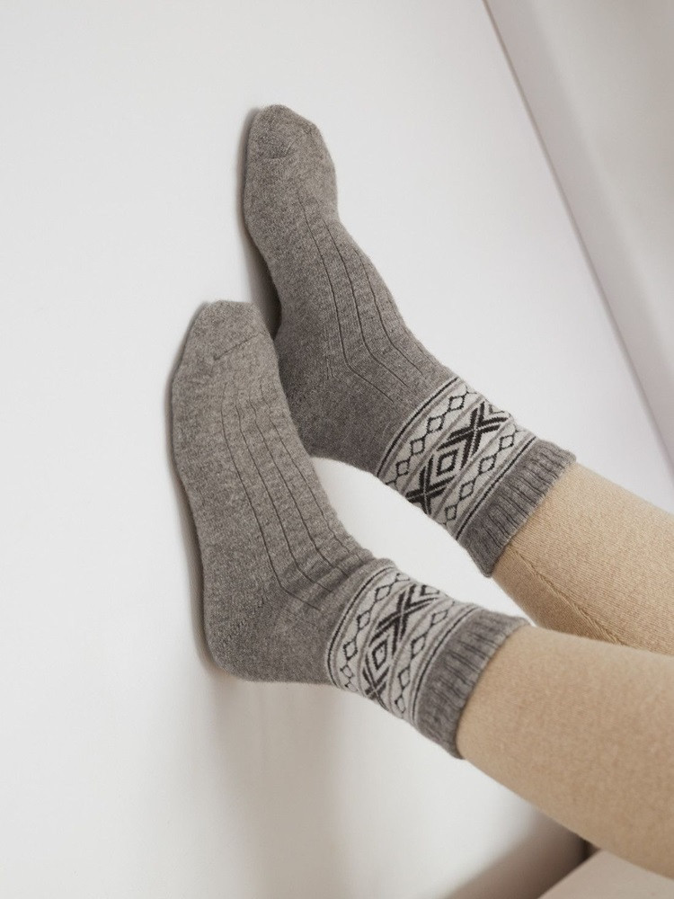 SOCKEN AUS 100 % WOLLE MONGOLOISCHER SCHAFE GRAU