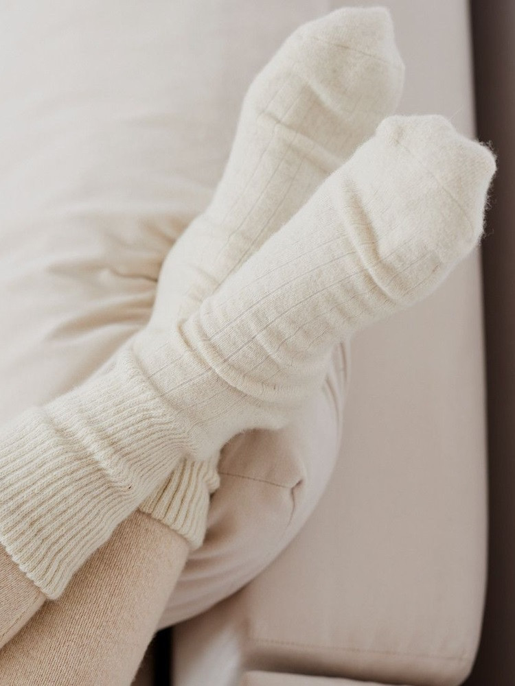 SOCKEN AUS 100 % WOLLE MONGOLOISCHER SCHAFE ECRU