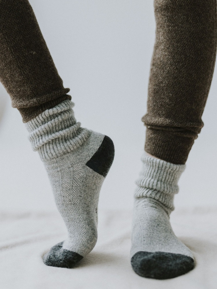 SOCKEN AUS MONGOLISCHER SCHAFWOLLE GRAU