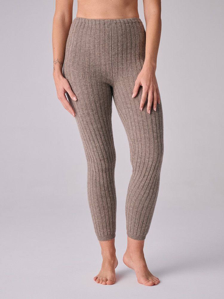 GERIPPTE LEGGINGS AUS SCHAFWOLLE