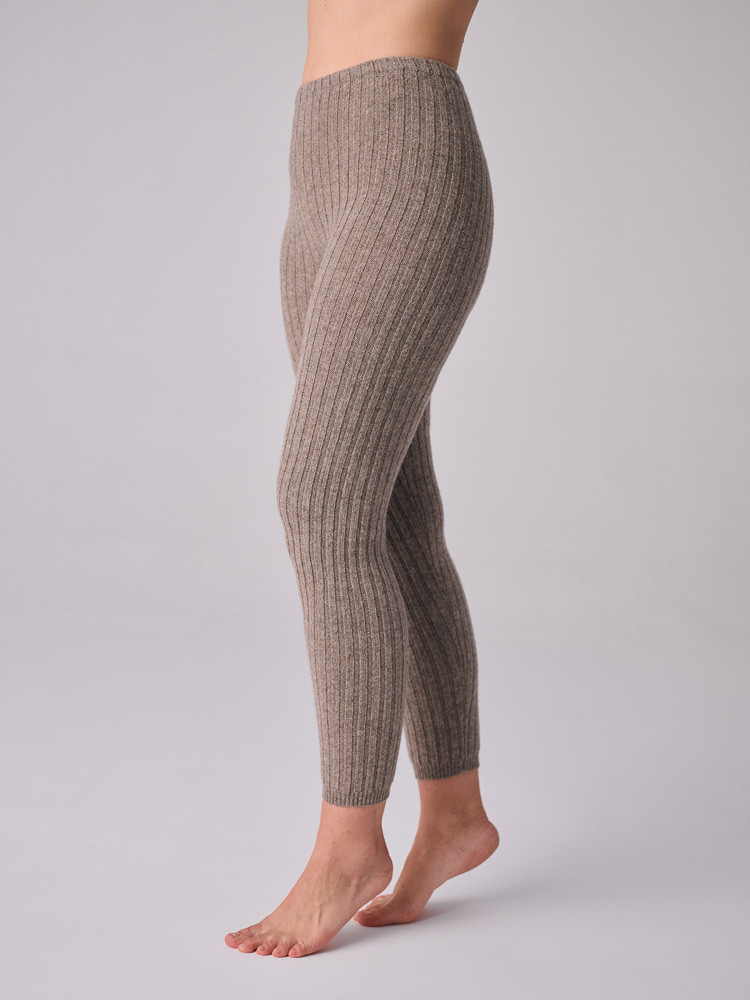 GERIPPTE LEGGINGS AUS SCHAFWOLLE