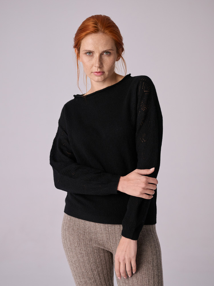 SCHWARZER KASCHMIRPULLOVER MIT AJOURMUSTER