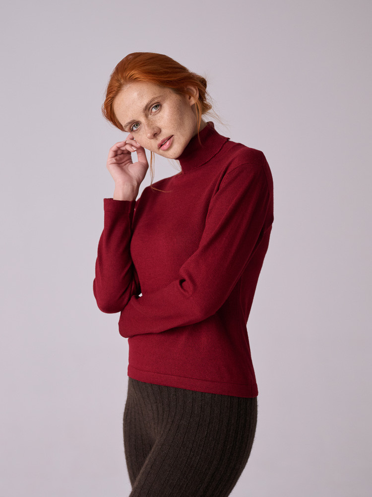 BORDOFARBENER ROLLKRAGENPULLOVER AUS SCHAFWOLLE