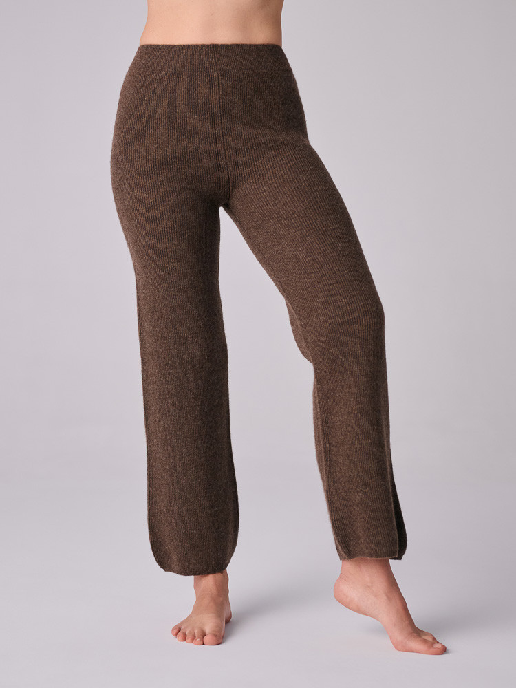 BRAUNE HOSE AUS SCHAFWOLLE