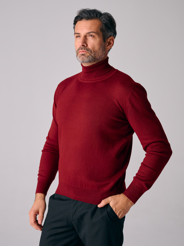 BORDOFARBENER ROLLKRAGENPULLOVER AUS SCHAFWOLLE