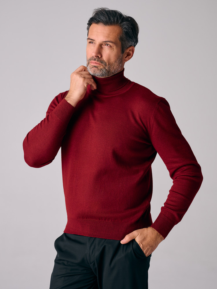 BORDOFARBENER ROLLKRAGENPULLOVER AUS SCHAFWOLLE
