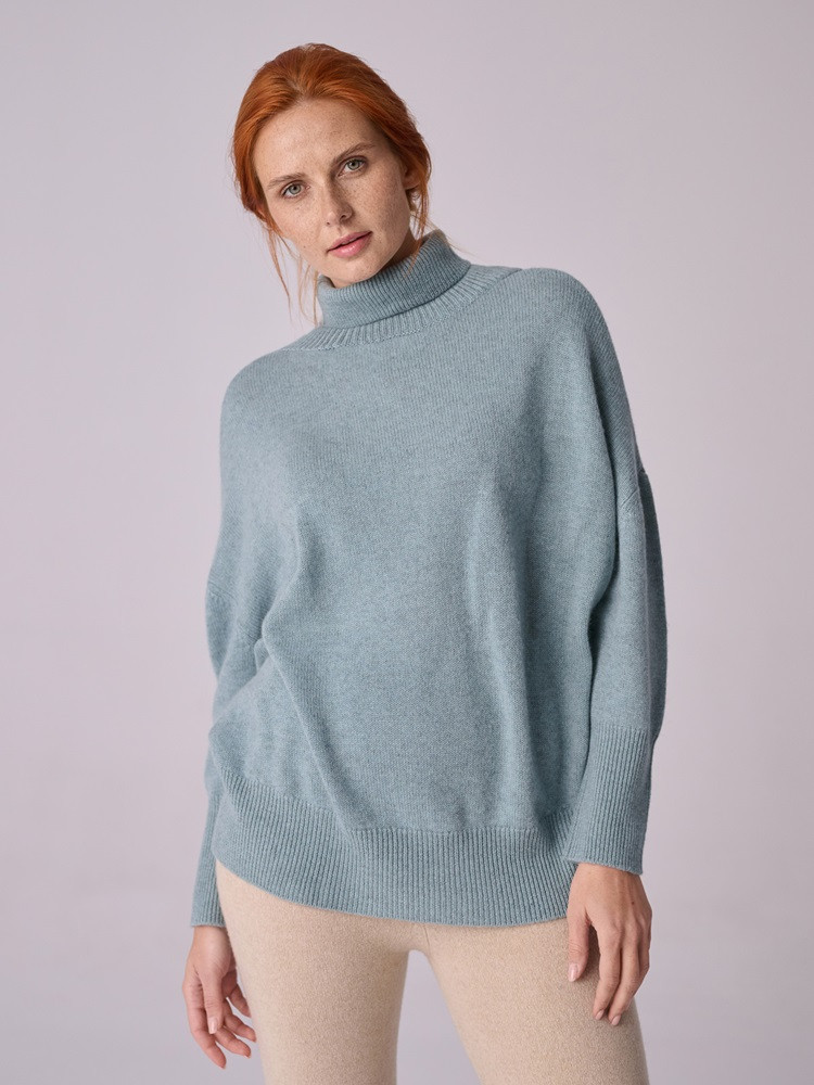 SALBEIGRÜNER OVERSIZE-KASCHMIRROLLKRAGENPULLOVER