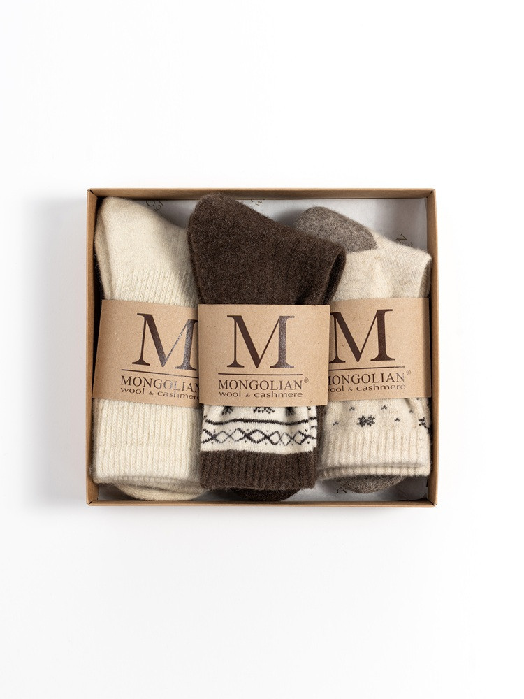 SET AUS SOCKEN AUS 100 % SCHAFWOLLE MIT RENTIERMOTIV