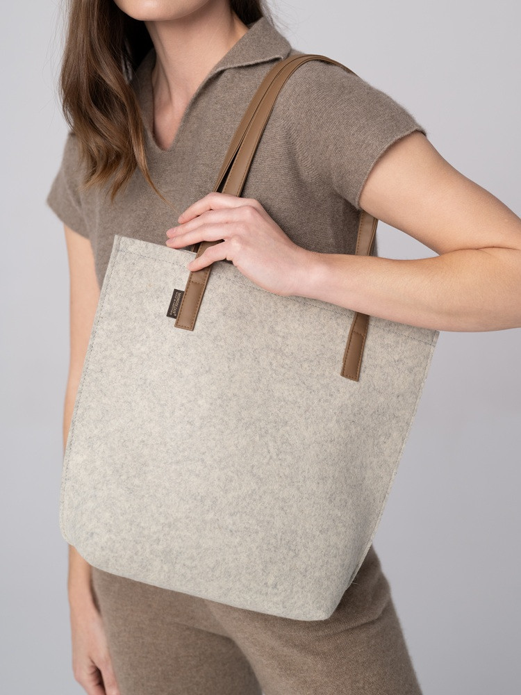 KLASSISCHE TASCHE AUS SCHAFWOLLE