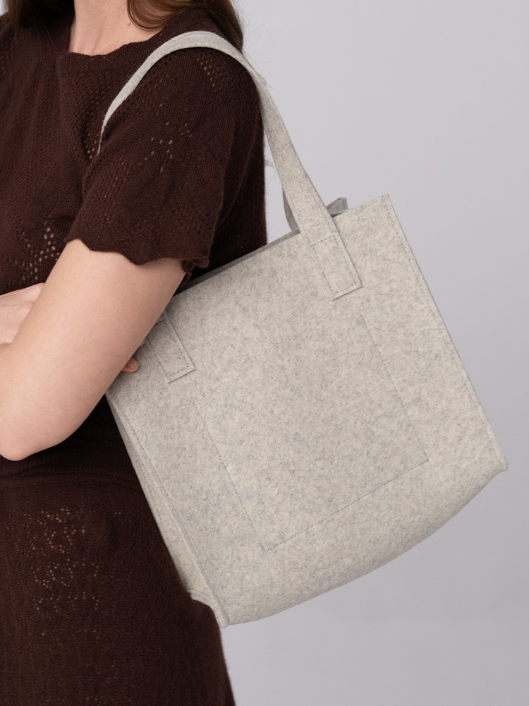 TASCHE AUS SCHAFWOLLE