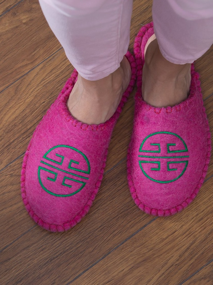 HAUSSCHUHE AUS SCHURWOLLE ROSA