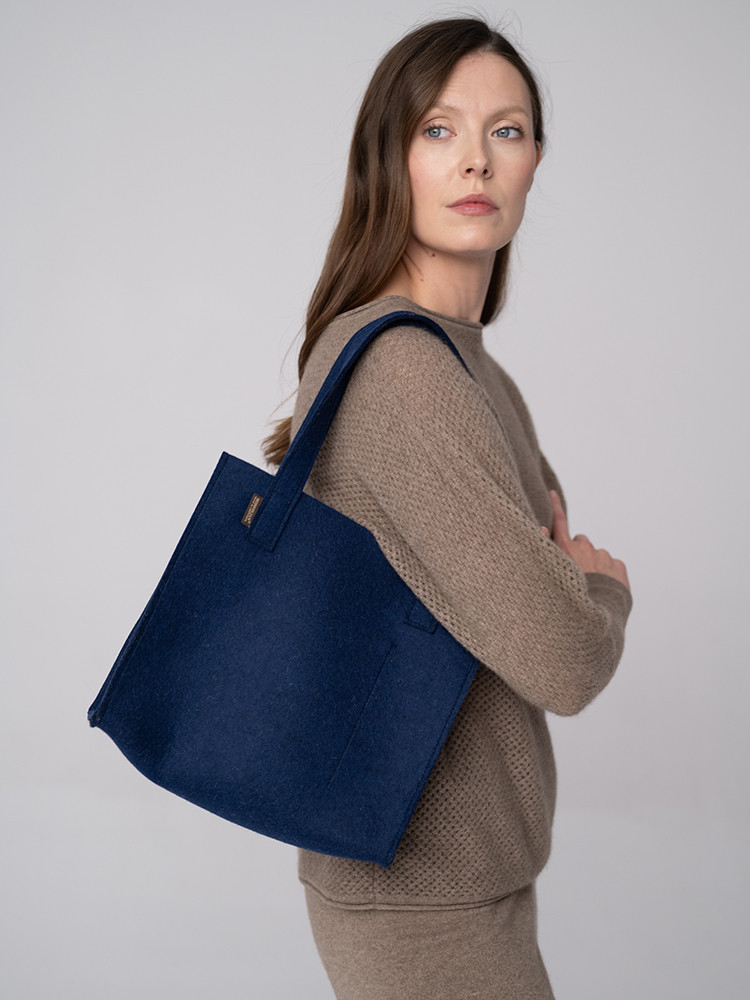 TASCHE AUS SCHAFWOLLE