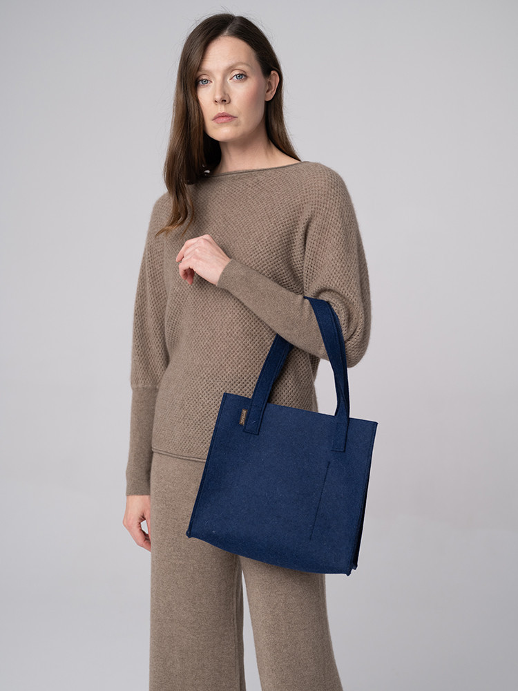 TASCHE AUS SCHAFWOLLE