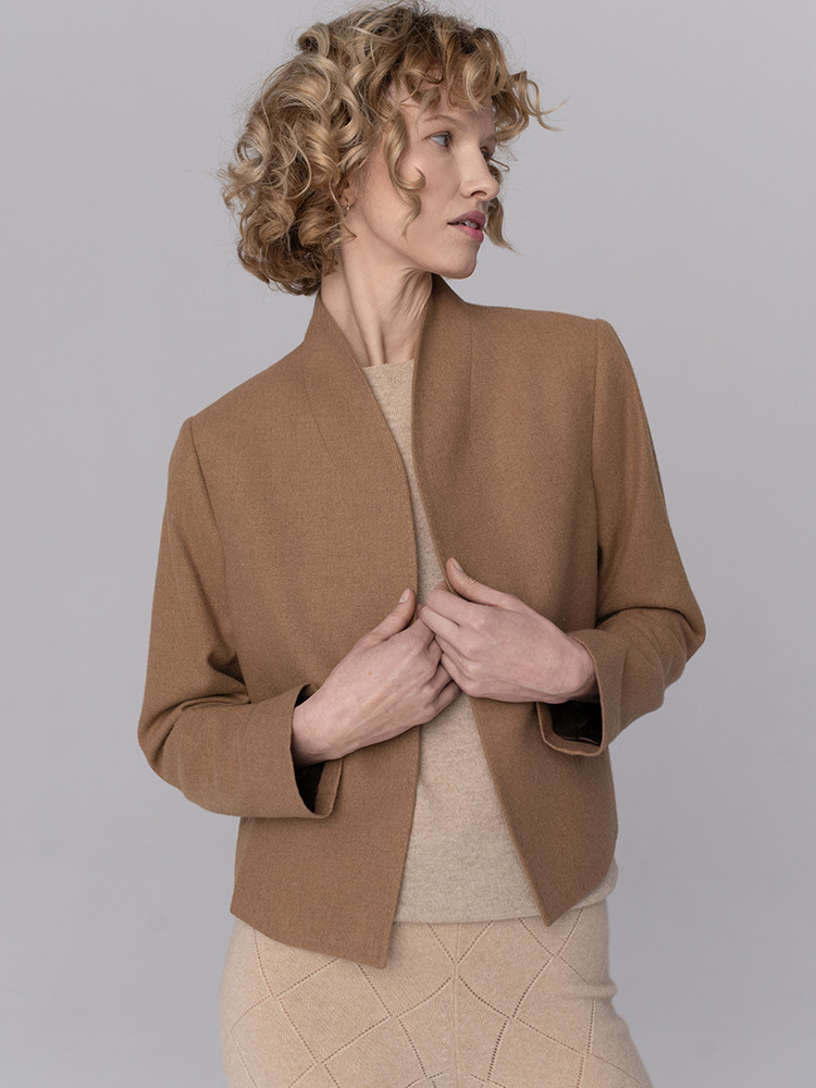 KURZER BLAZER AUS BABY CAMEL