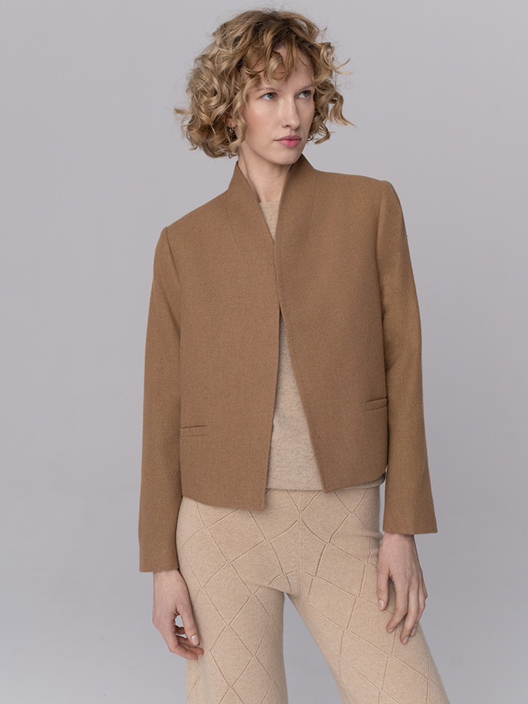 KURZER BLAZER AUS BABY CAMEL