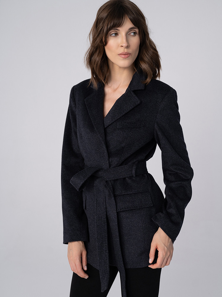 DAMENBLAZER AUS SCHAFWOLLE MIT BINDEGÜRTEL
