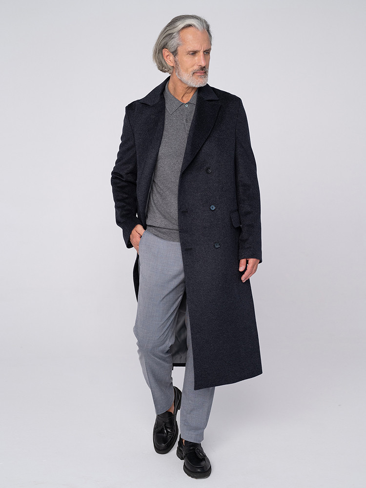 LANGER HERRENMANTEL AUS SCHAFWOLLE