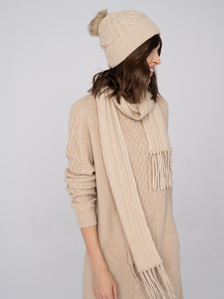 KASCHMIRSCHAL MIT STRICKMUSTER